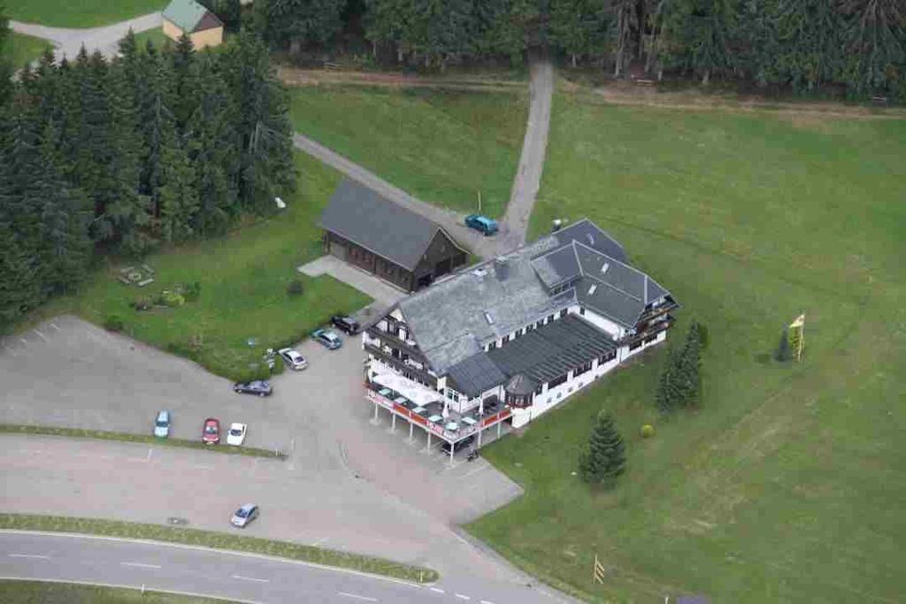 Lowen Patisserie Schoenwald im Schwarzwald Exterior photo